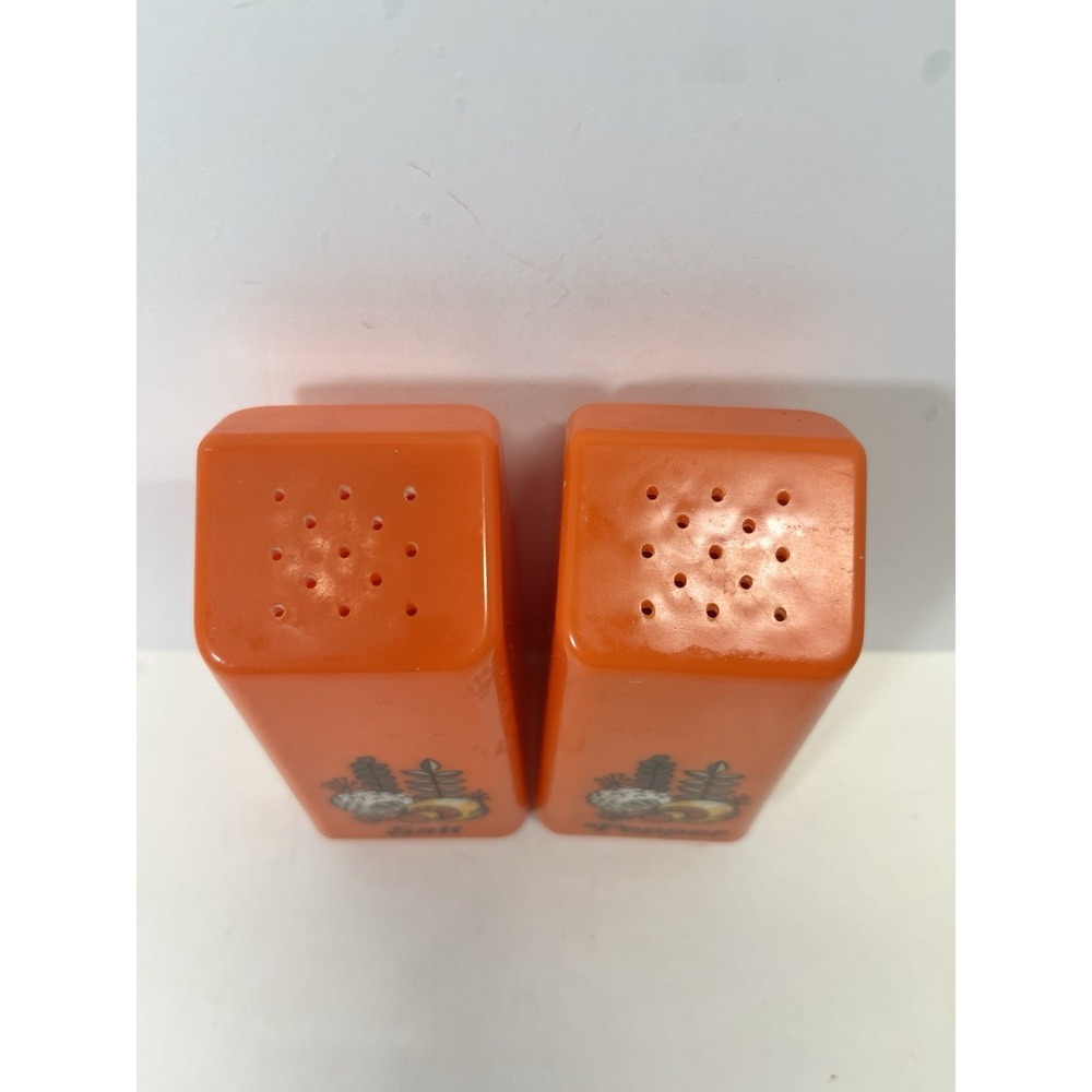 VTG Rubbermaid Orange Salt & Pepper Shaker Set No. 8310 1979 USA Missing Stopper - Picture 3 of 7